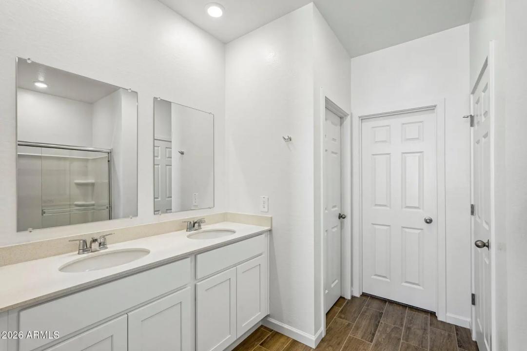 Real Estate Picture 32