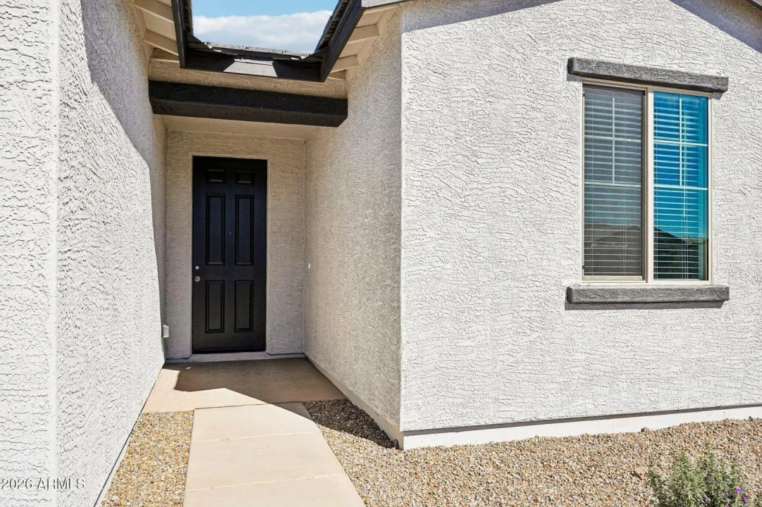 Real Estate Picture 4
