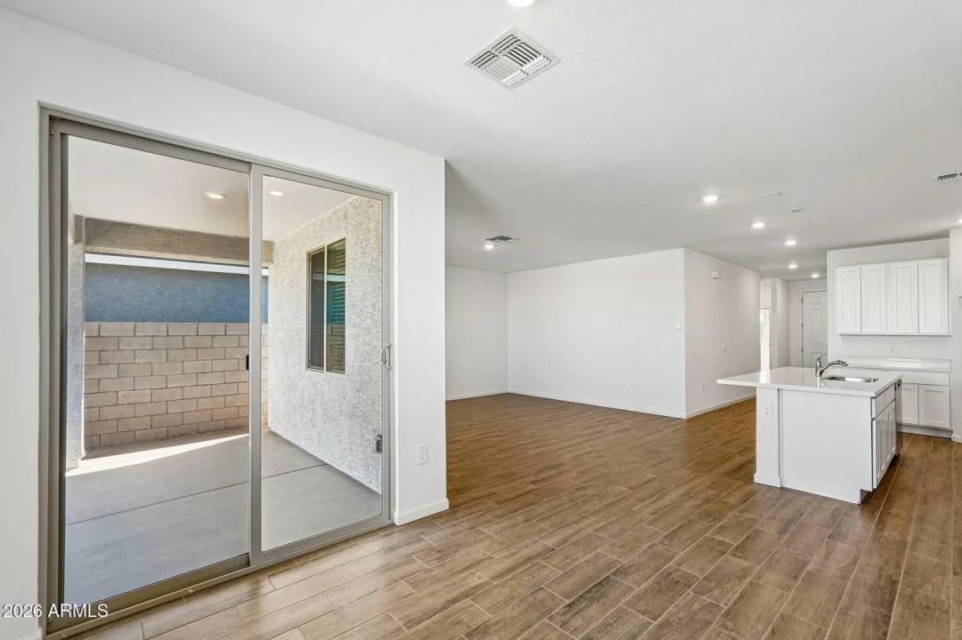 Real Estate Picture 5