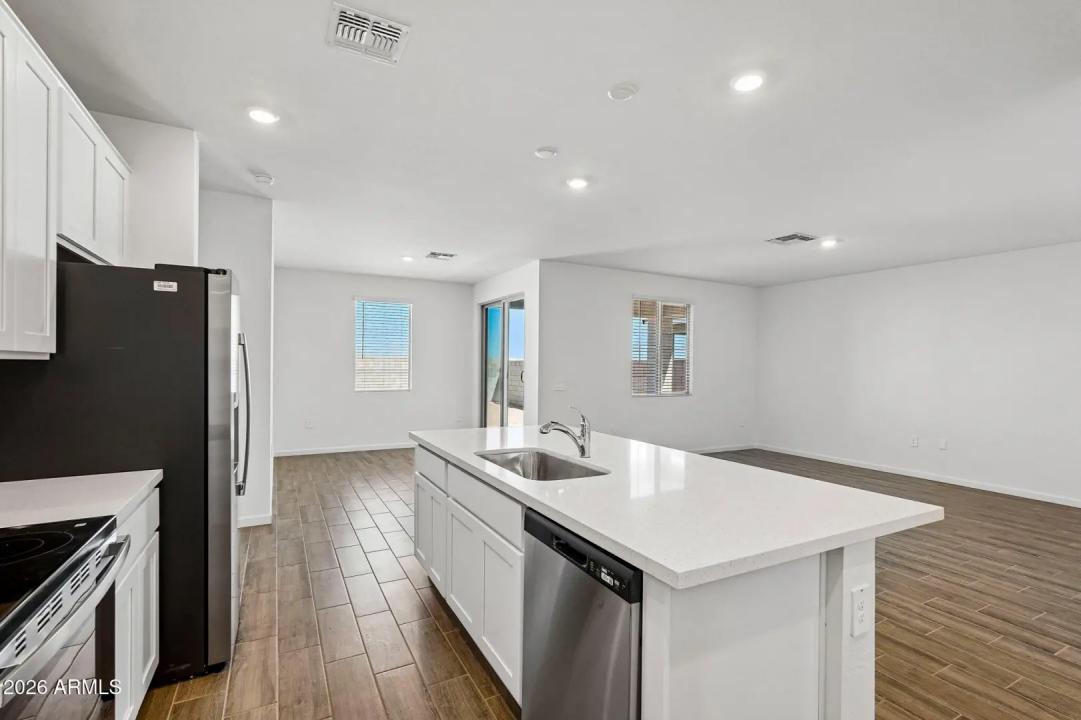 Real Estate Picture 7