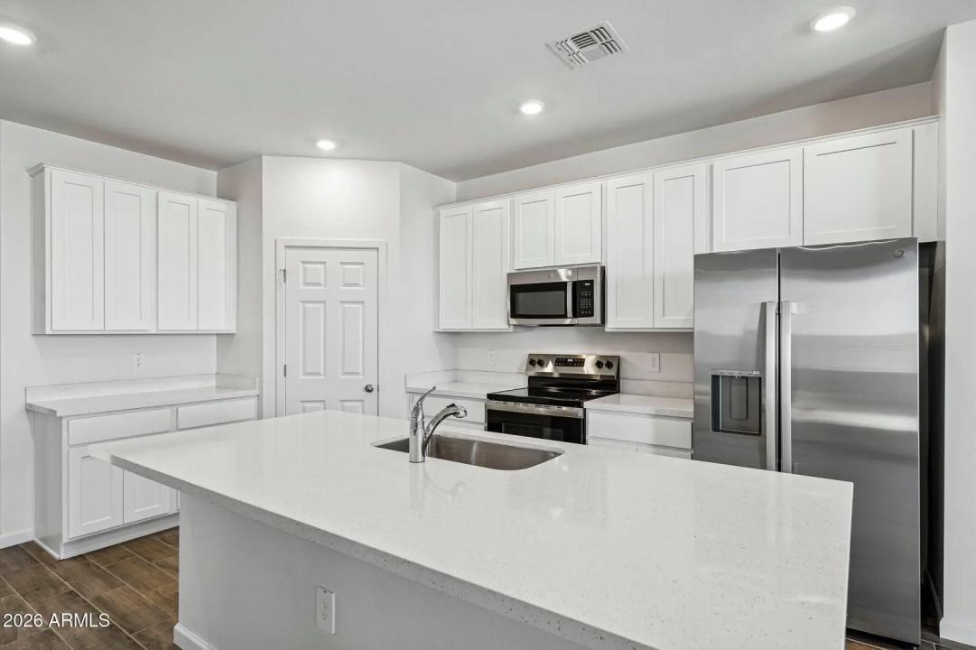 Real Estate Picture 8