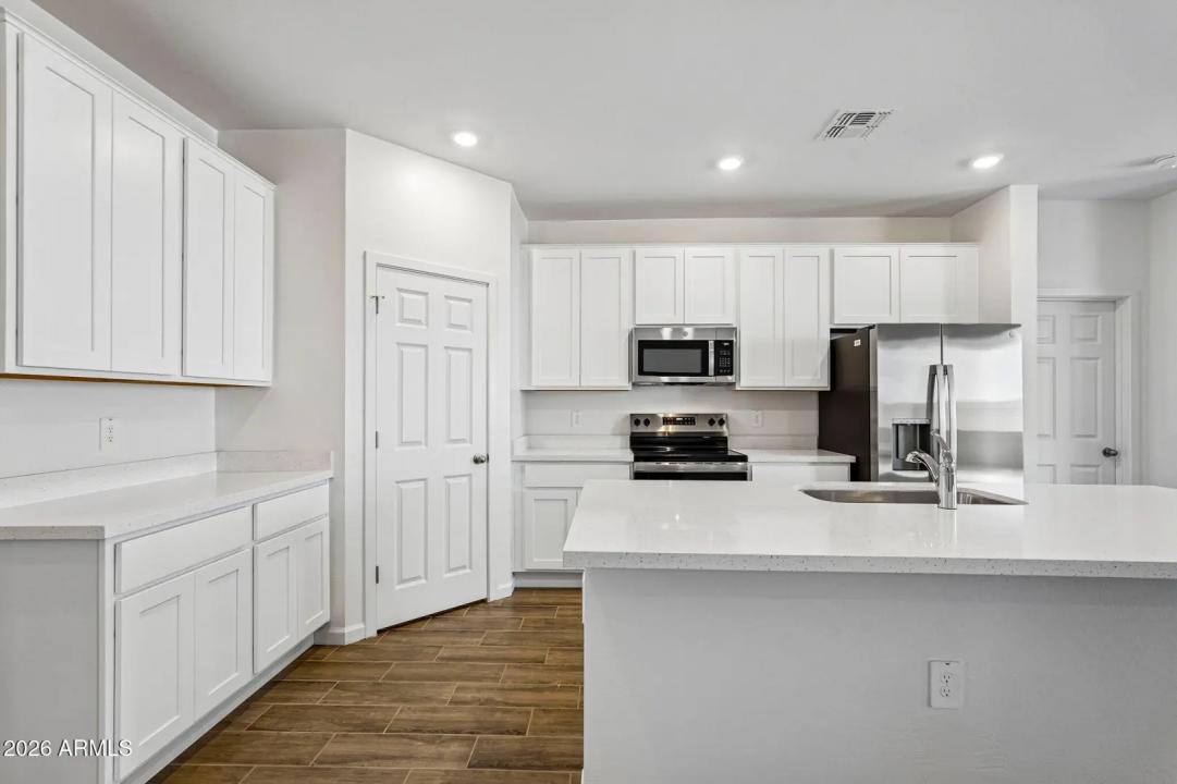 Real Estate Picture 10