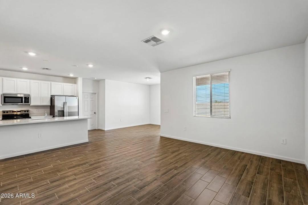 Real Estate Picture 11