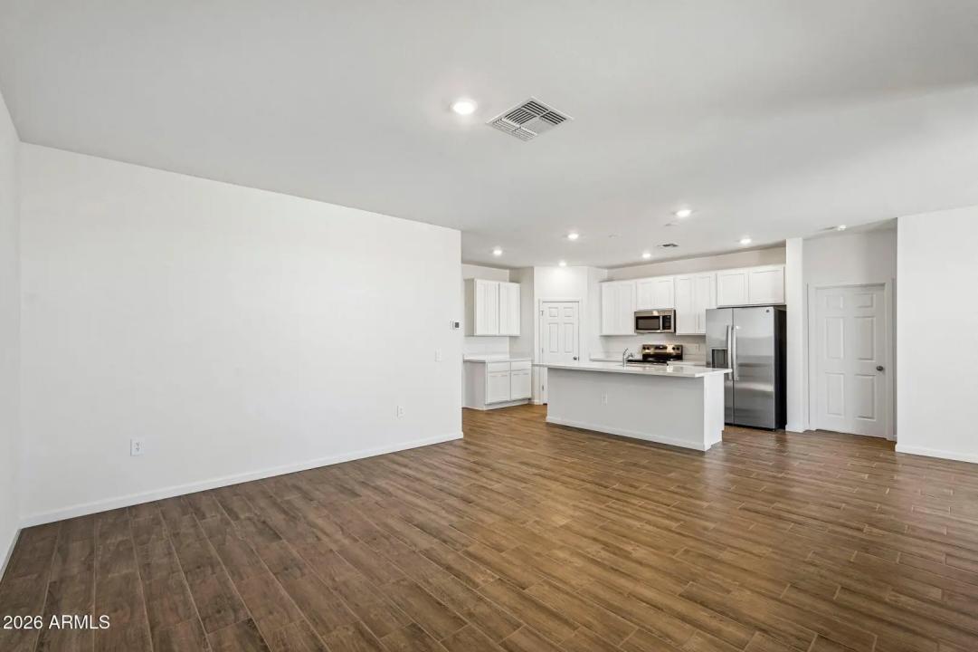 Real Estate Picture 12