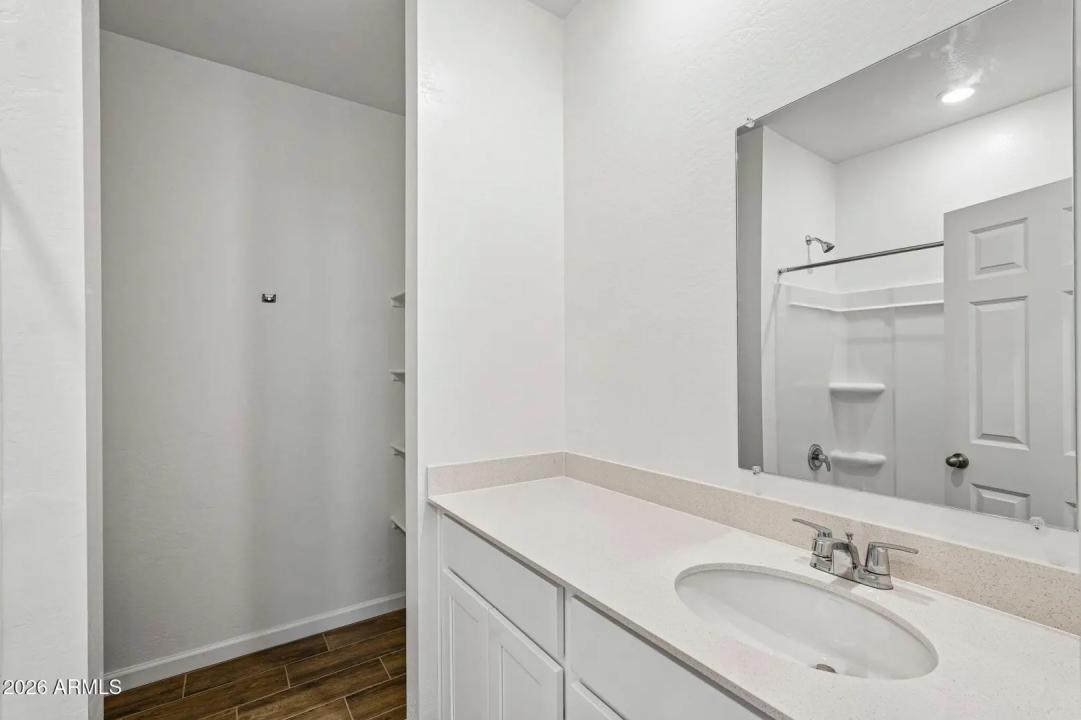 Real Estate Picture 16