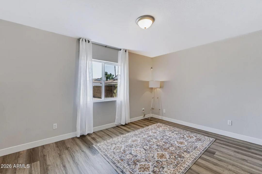 Real Estate Picture 12