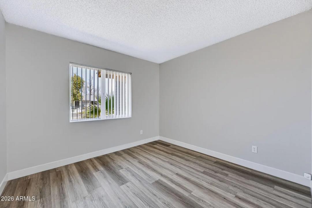 Real Estate Picture 17