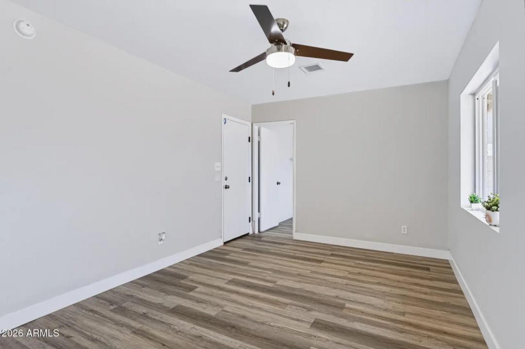 Real Estate Picture 22