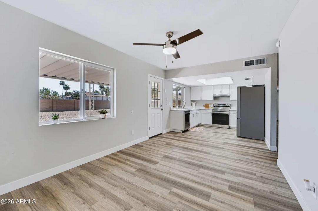 Real Estate Picture 24
