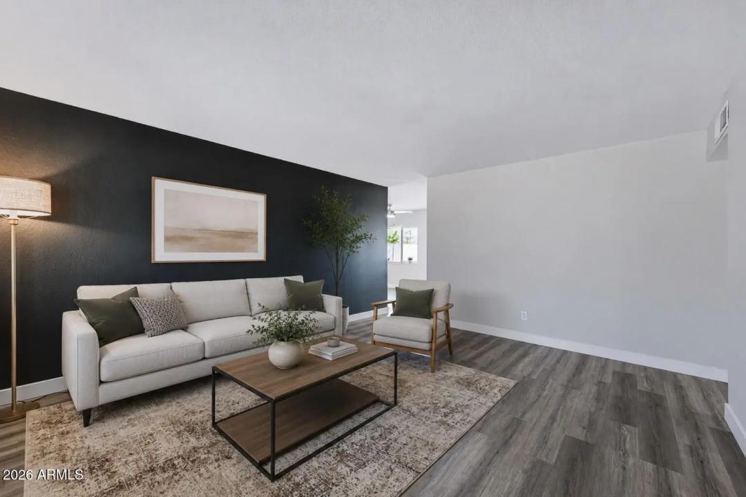 Real Estate Picture 8