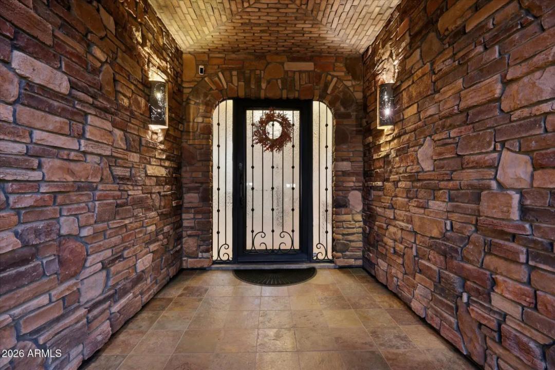 Real Estate Picture 12