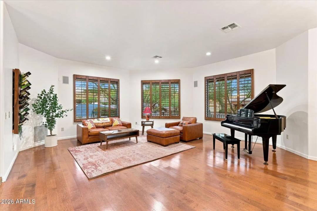Real Estate Picture 14