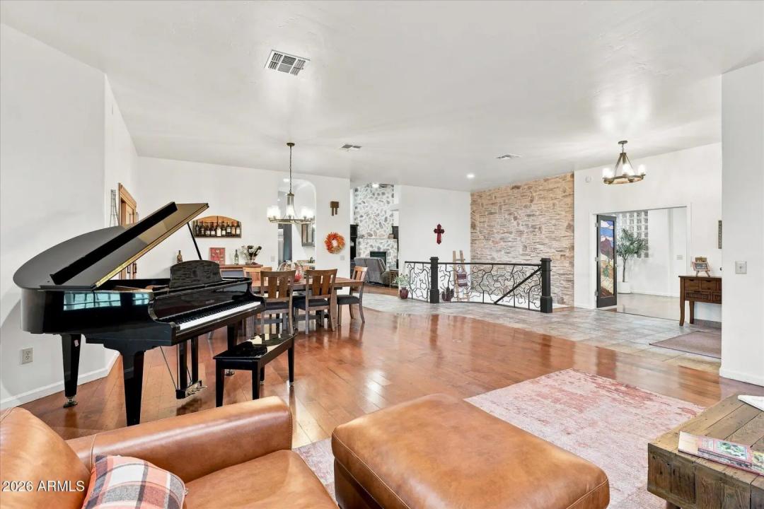 Real Estate Picture 16