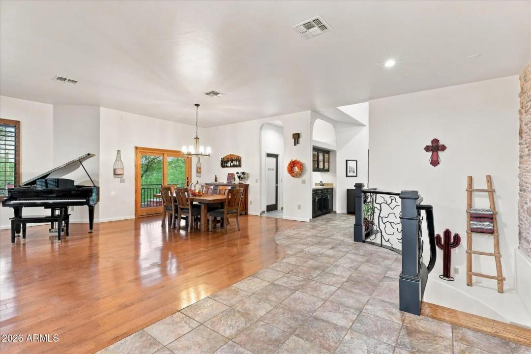 Real Estate Picture 17