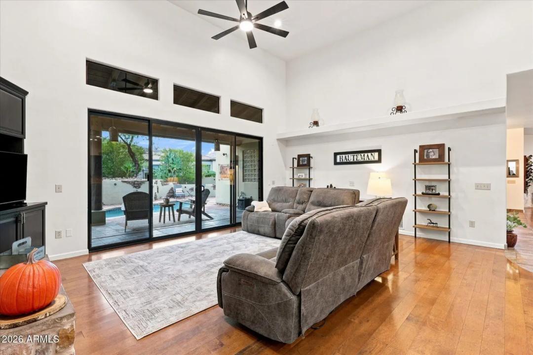 Real Estate Picture 23