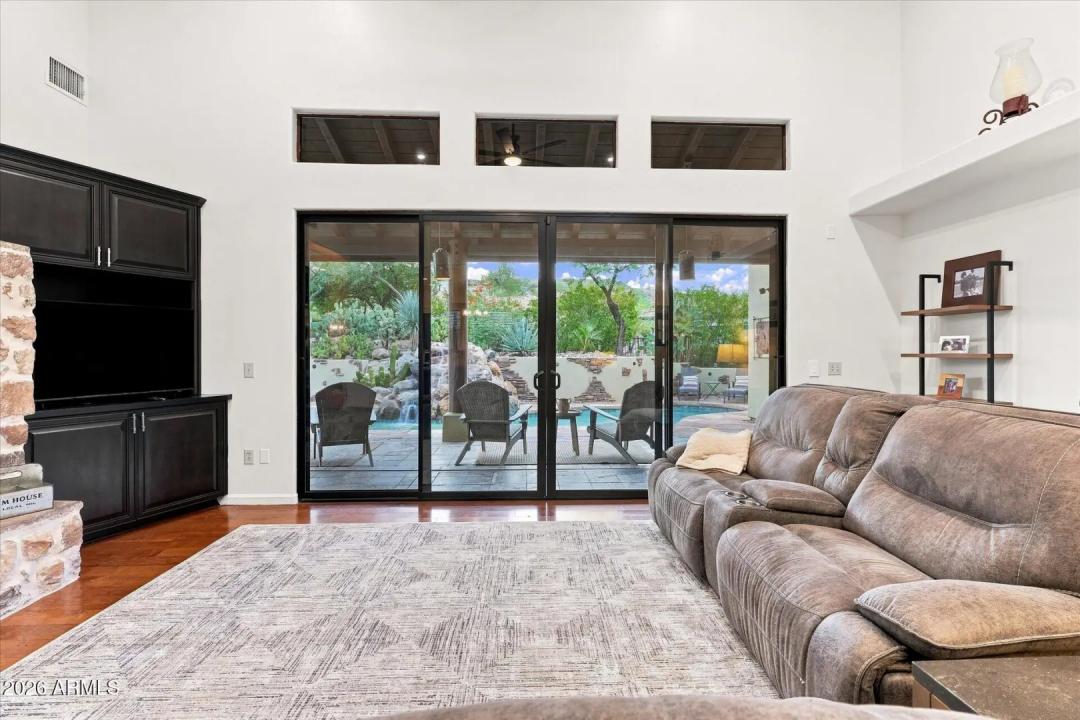 Real Estate Picture 25