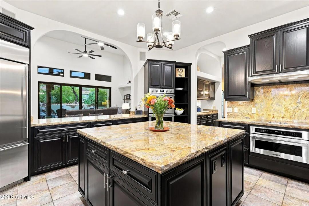 Real Estate Picture 30