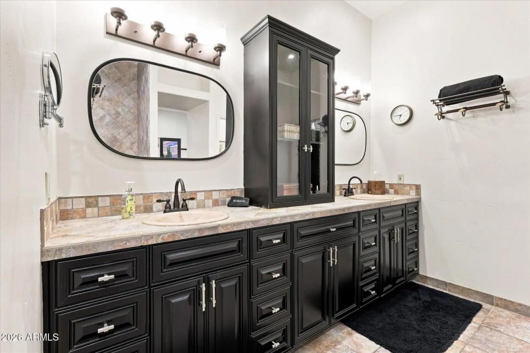 Real Estate Picture 50