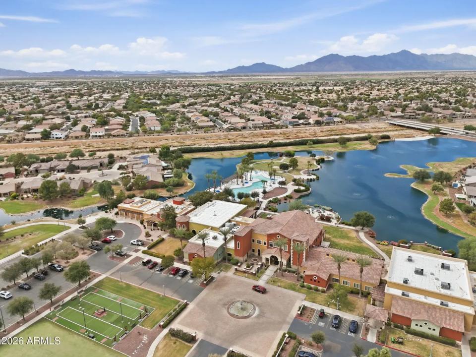 Real Estate Picture 2