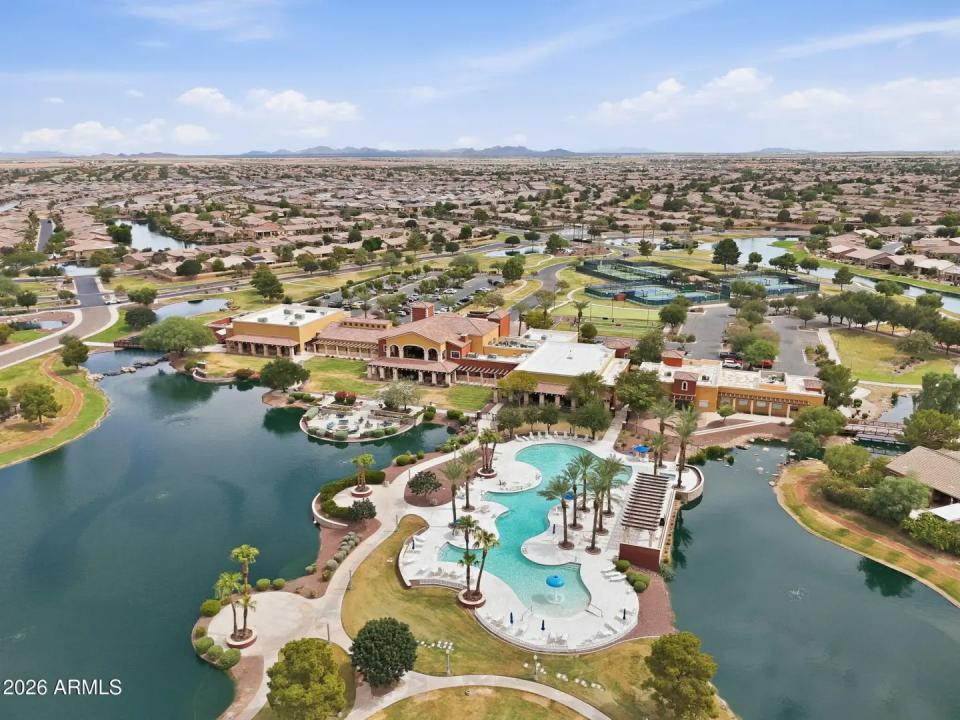 Real Estate Picture 11