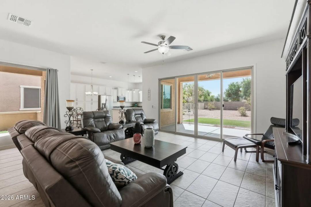 Real Estate Picture 18