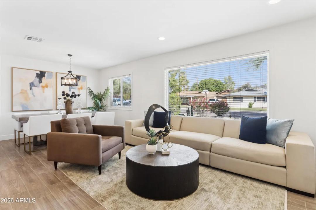 Real Estate Picture 3