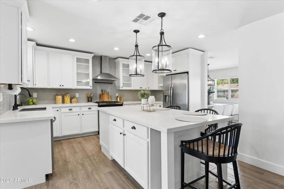 Real Estate Picture 7
