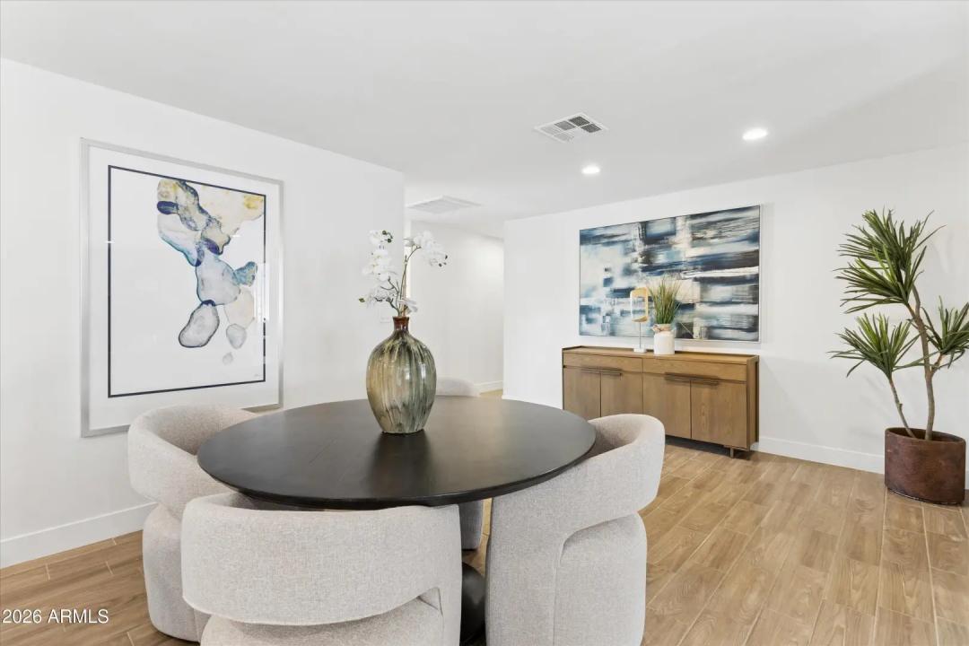 Real Estate Picture 8