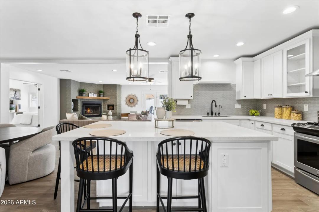 Real Estate Picture 9