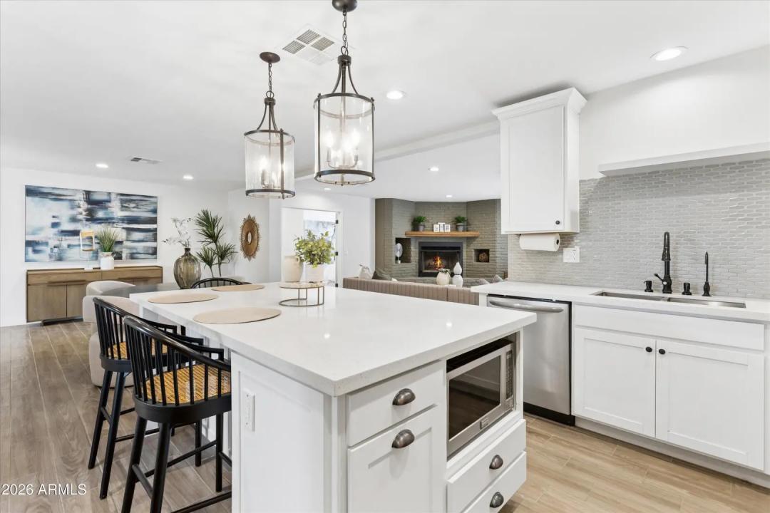 Real Estate Picture 10