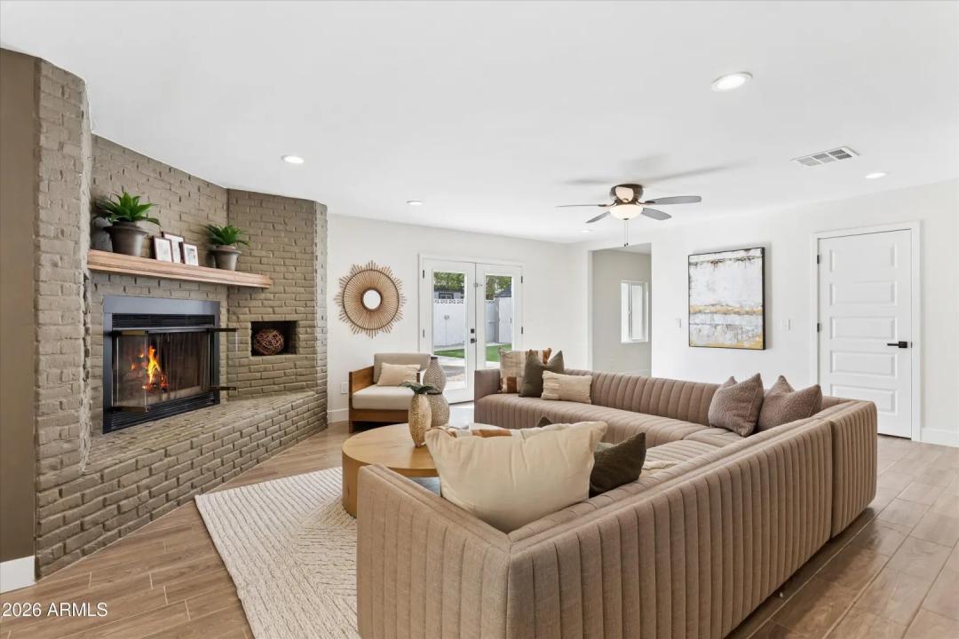 Real Estate Picture 12