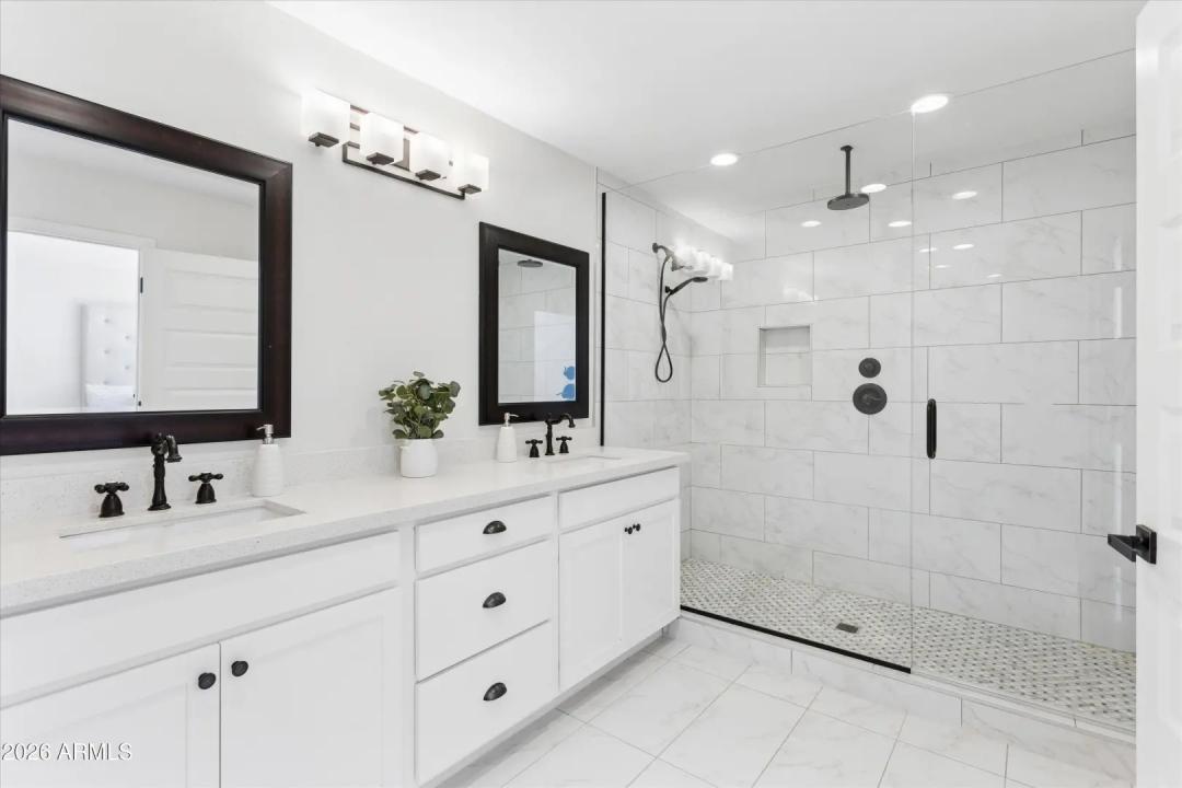 Real Estate Picture 16