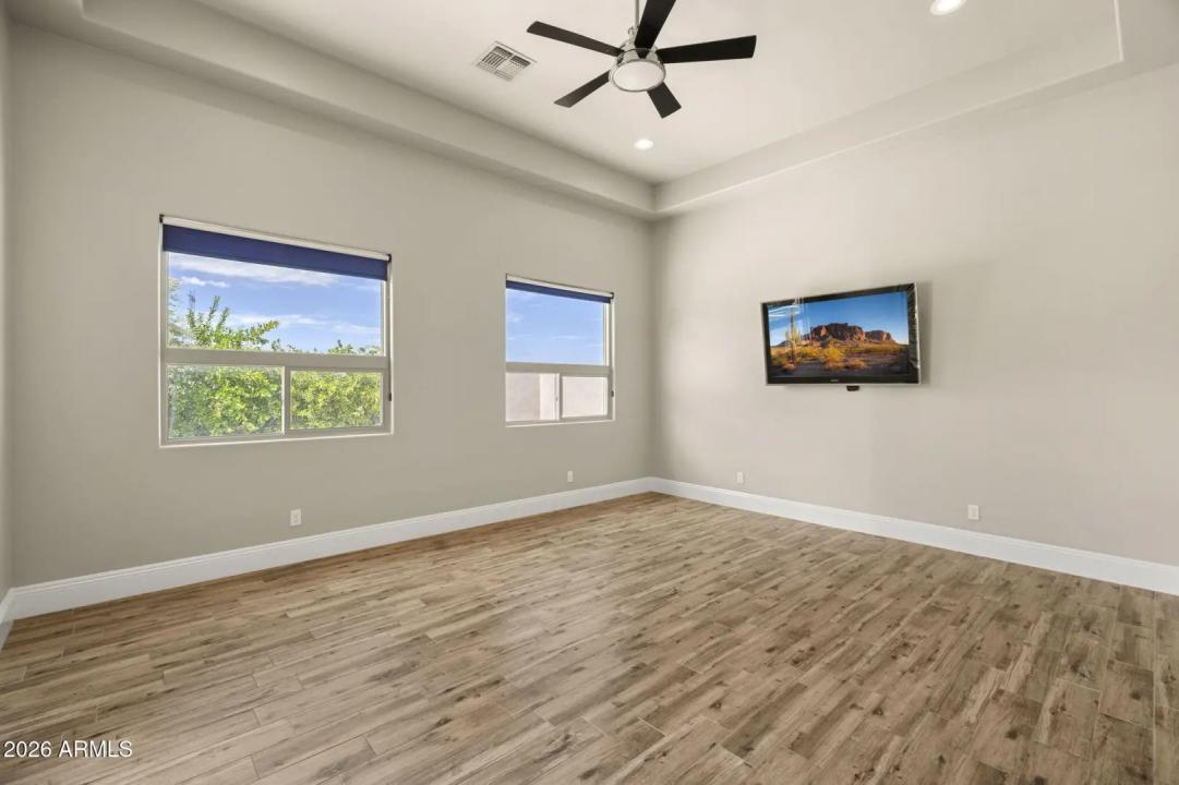 Real Estate Picture 24