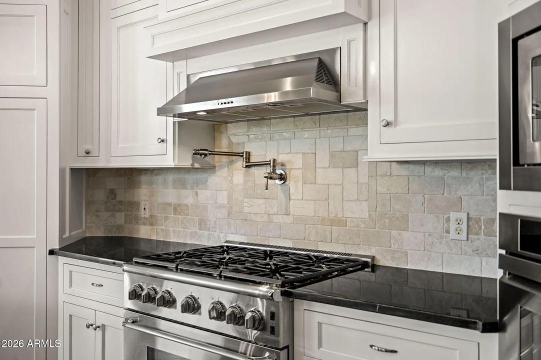 Real Estate Picture 18