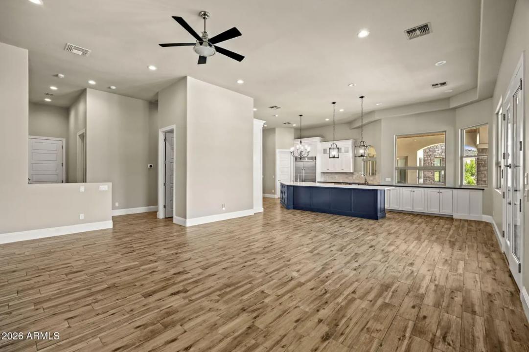 Real Estate Picture 11