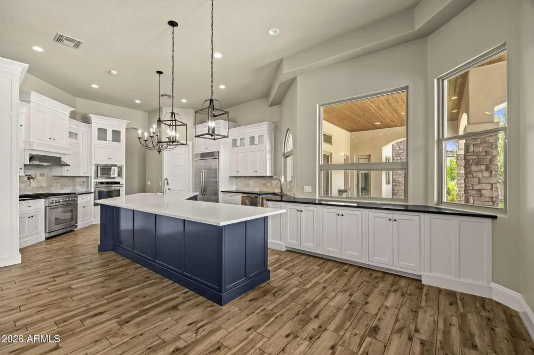 Real Estate Picture 12