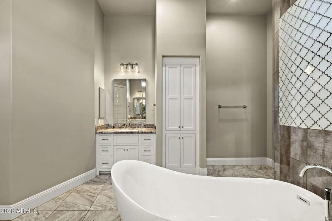 Real Estate Picture 32