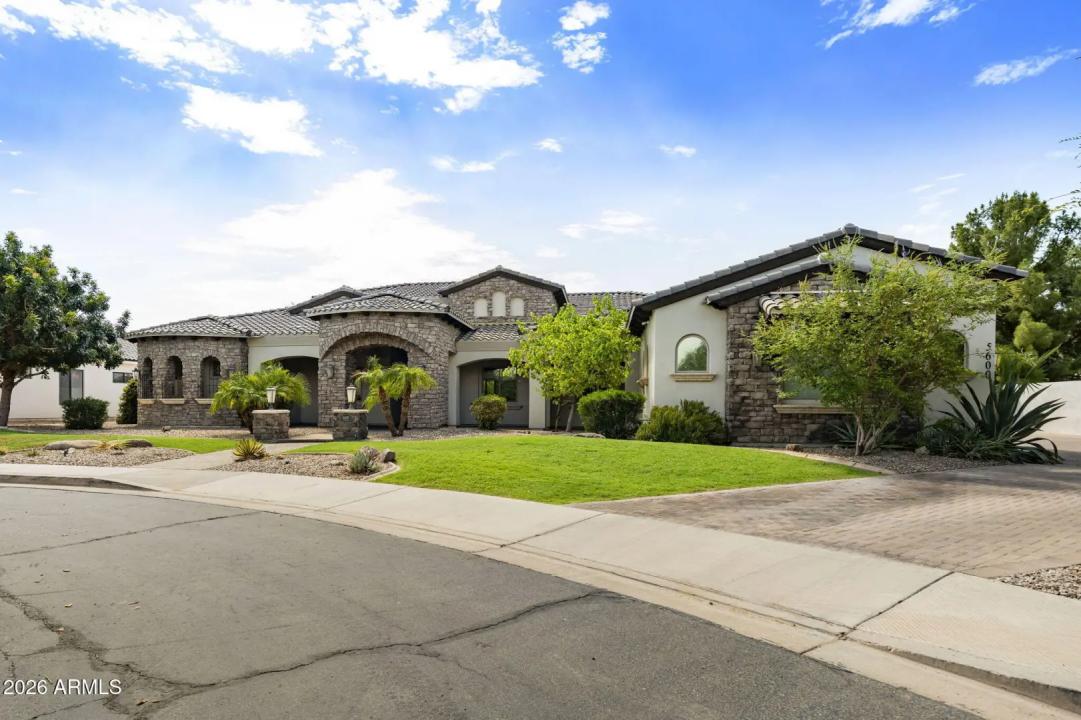 Real Estate Picture 4