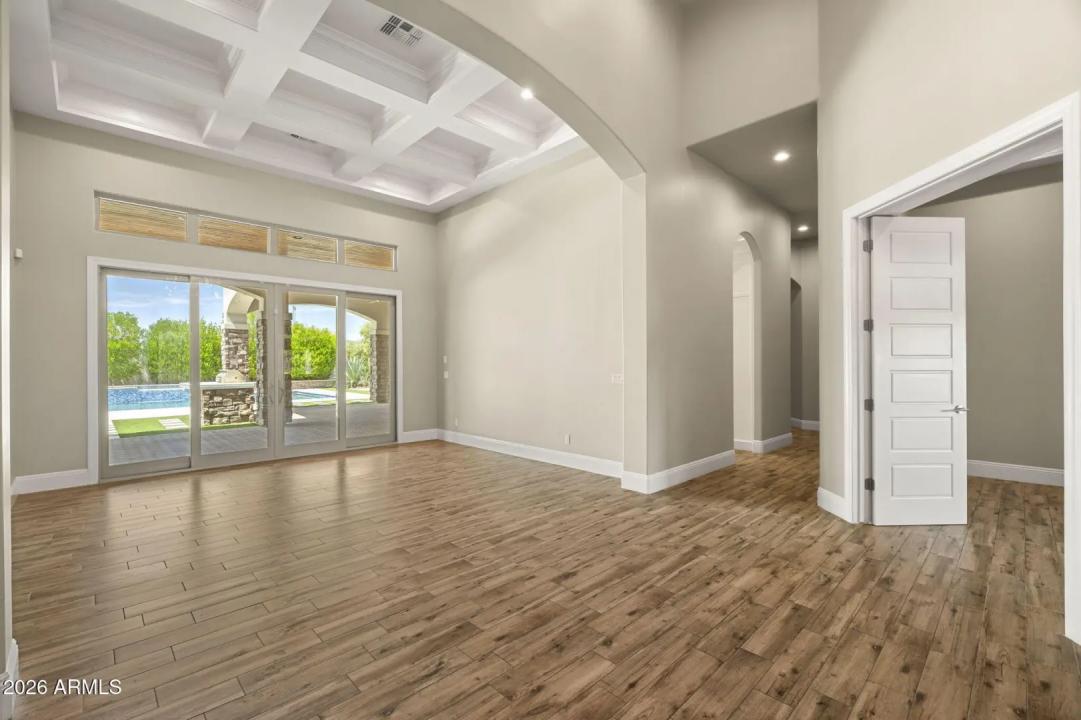 Real Estate Picture 10