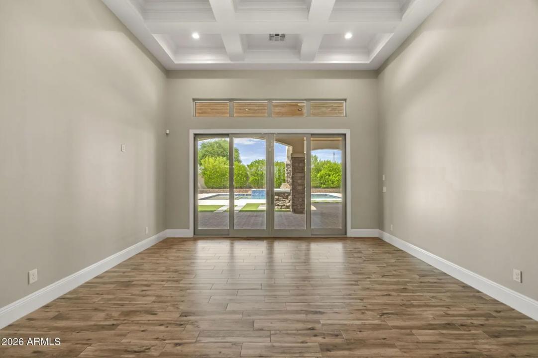 Real Estate Picture 8