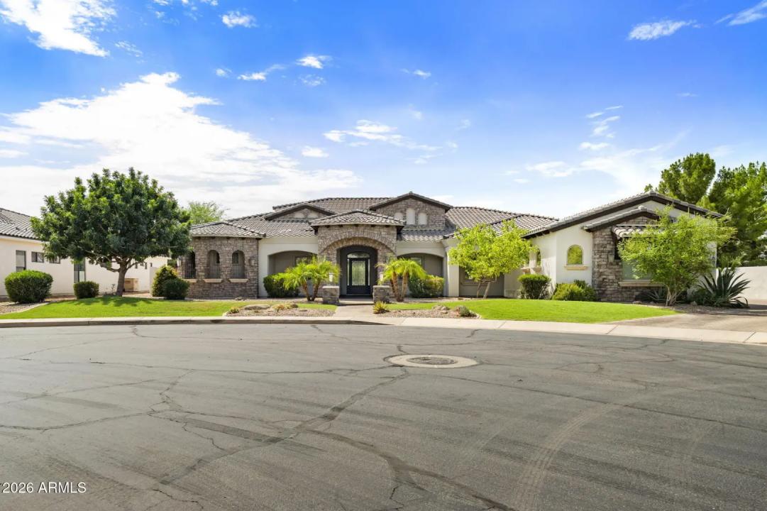 Real Estate Picture 3