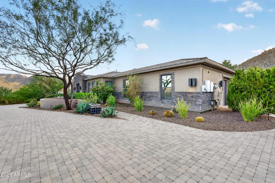 Real Estate Picture 4