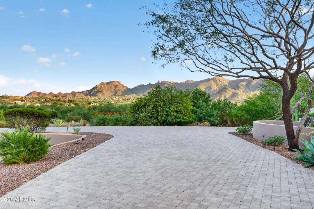 Real Estate Picture 10