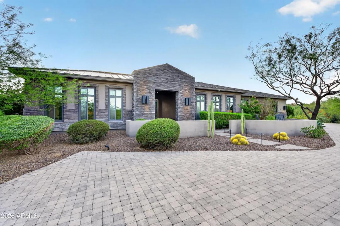Real Estate Picture 11