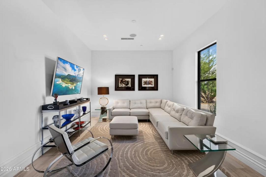 Real Estate Picture 24