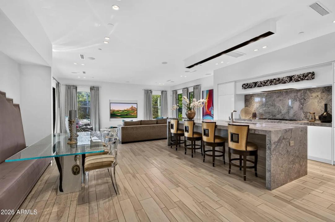 Real Estate Picture 33