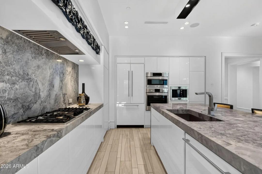 Real Estate Picture 37