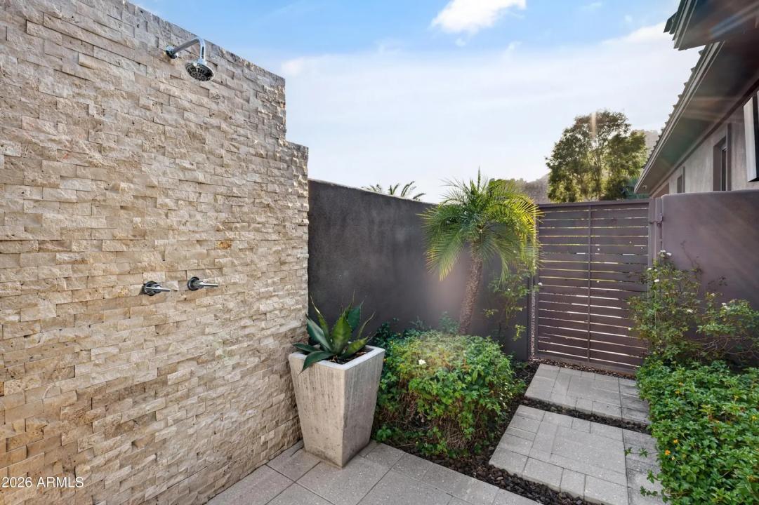 Real Estate Picture 90