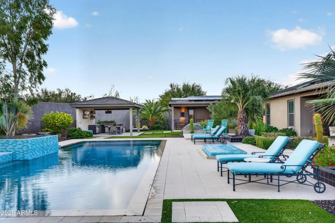 Real Estate Picture 102