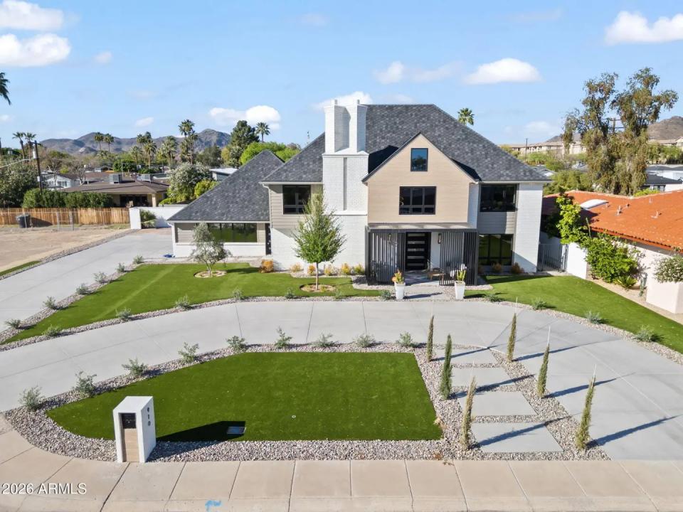 Real Estate Picture 3